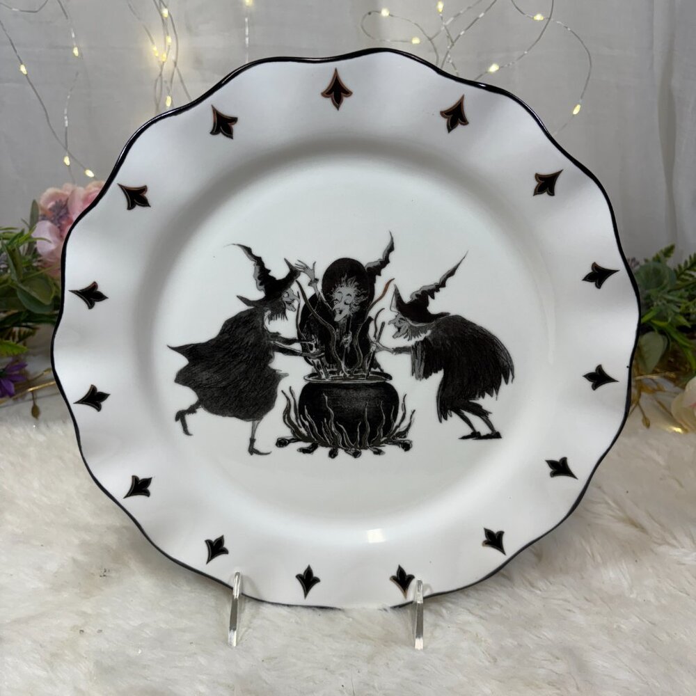 Potter's Studio Three Witches Cauldron Coven Halloween Party Dinner Plate New - Picture 5 of 8